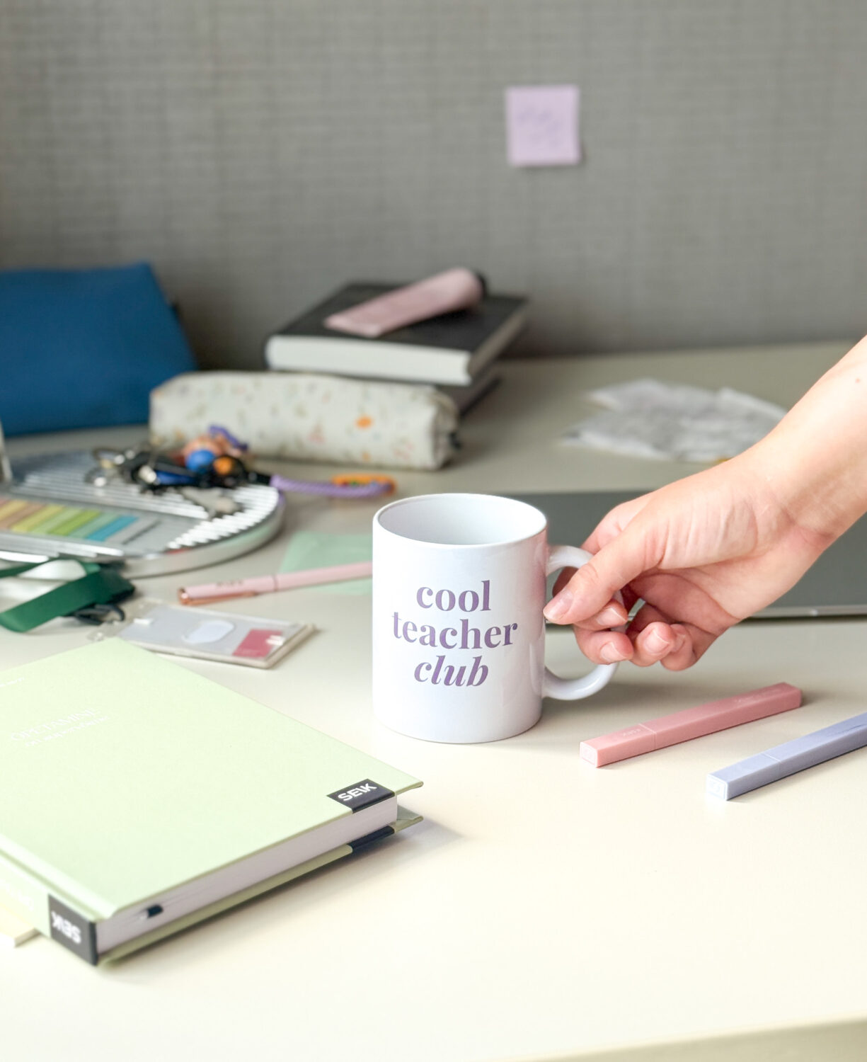 Mug désign “Cool Teacher Club” – Image 6